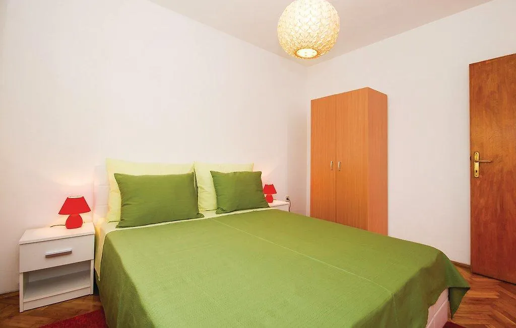 Apartment Viskovo